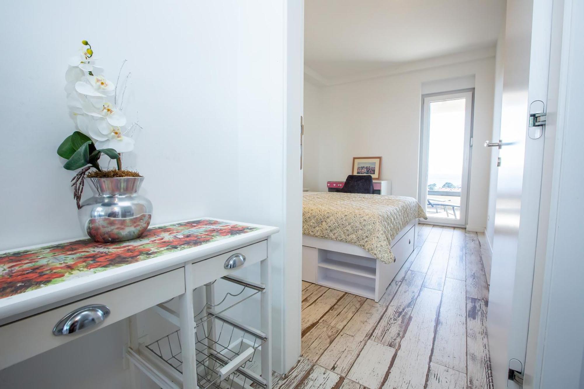 Coco & Charlie Apartment